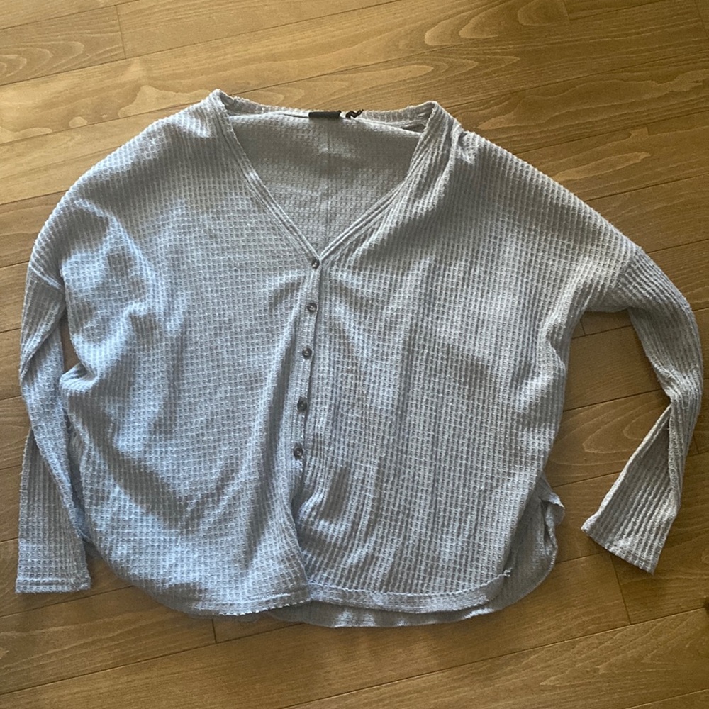 Love this casual thermal. Oversized fit size medium!